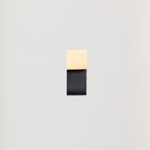 [ART1711050] Black leather cube brass handle 25*55 art